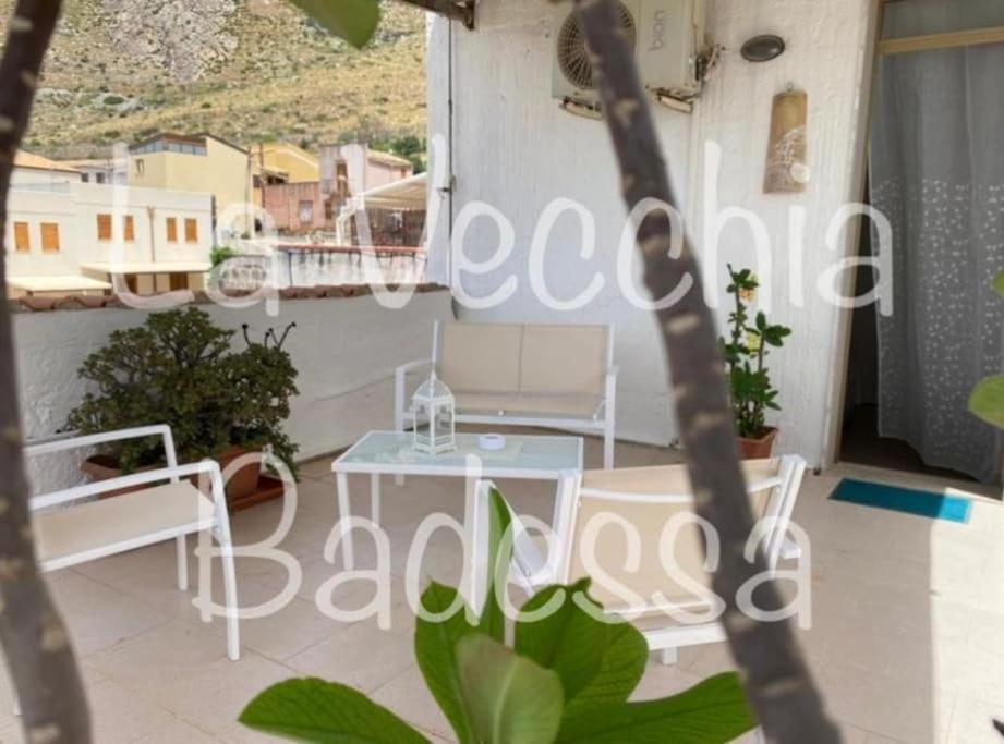 La Vecchia Badessa A Due Passi Dal Mare Apartment Macari Bagian luar foto