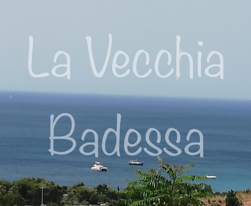 La Vecchia Badessa A Due Passi Dal Mare Apartment Macari Bagian luar foto