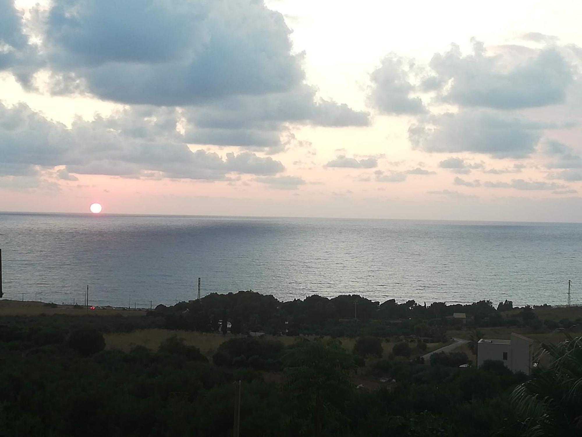 La Vecchia Badessa A Due Passi Dal Mare Apartment Macari Bagian luar foto