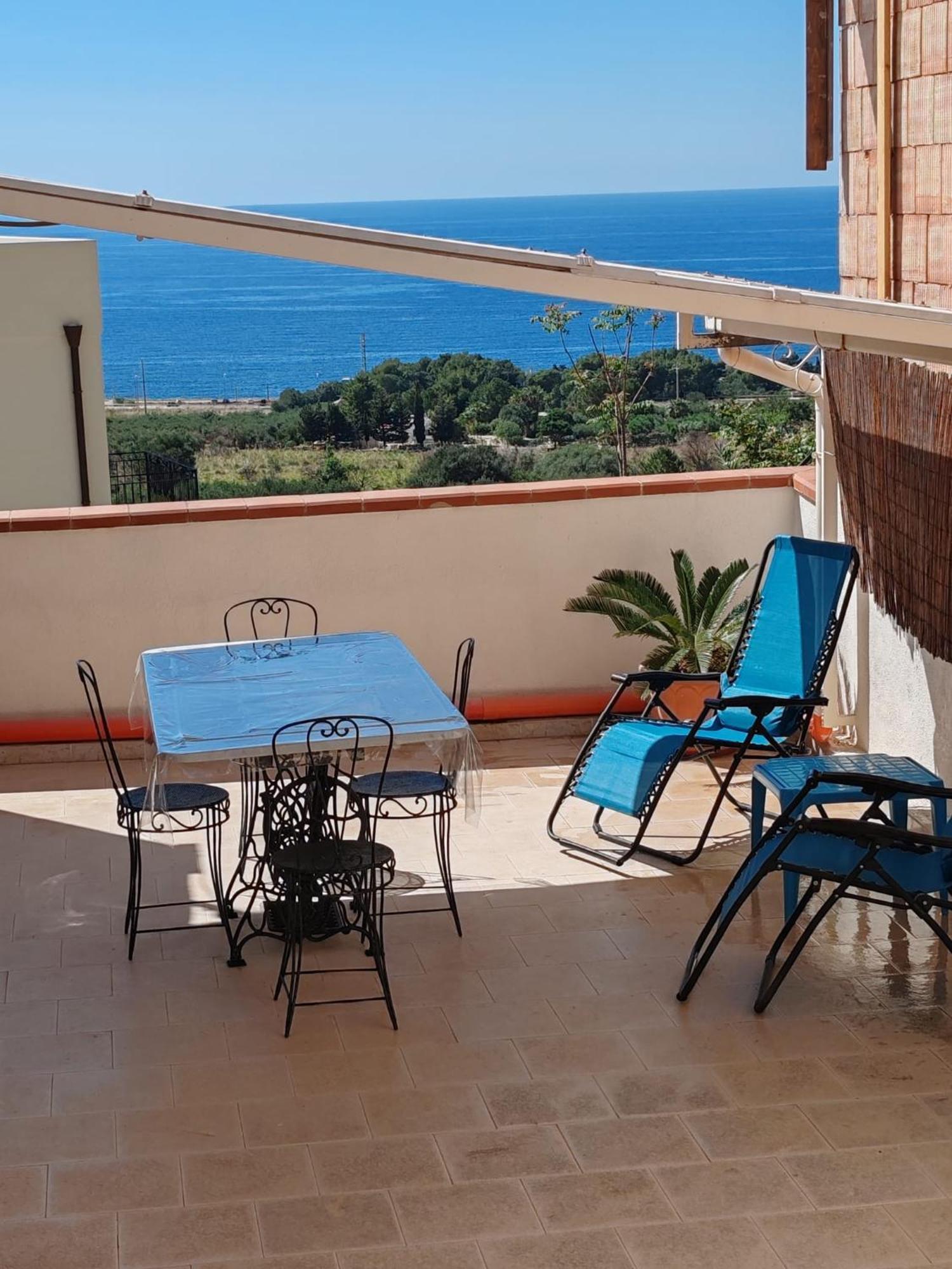 La Vecchia Badessa A Due Passi Dal Mare Apartment Macari Bagian luar foto